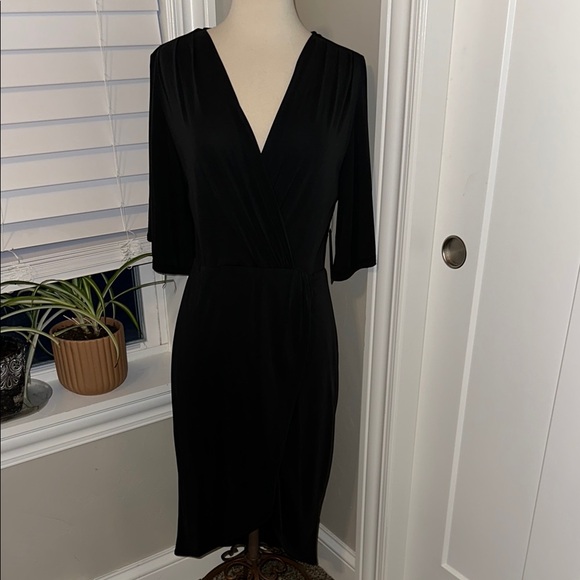 Lulus Dresses & Skirts - Lulu's Black Sheath Dress V-Neck 3/4 Sleeve